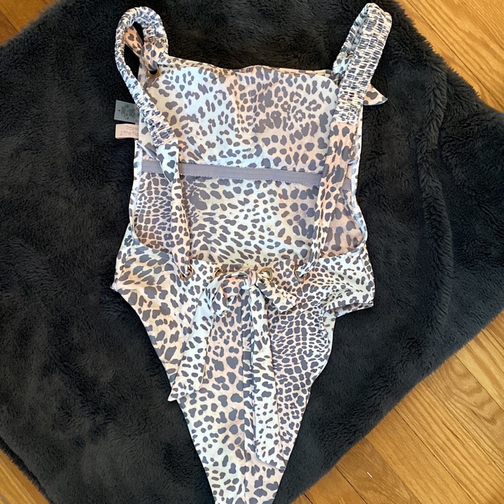 Luluās Rose Beige Leopard Print *sold out on site* - Picture 8 of 10